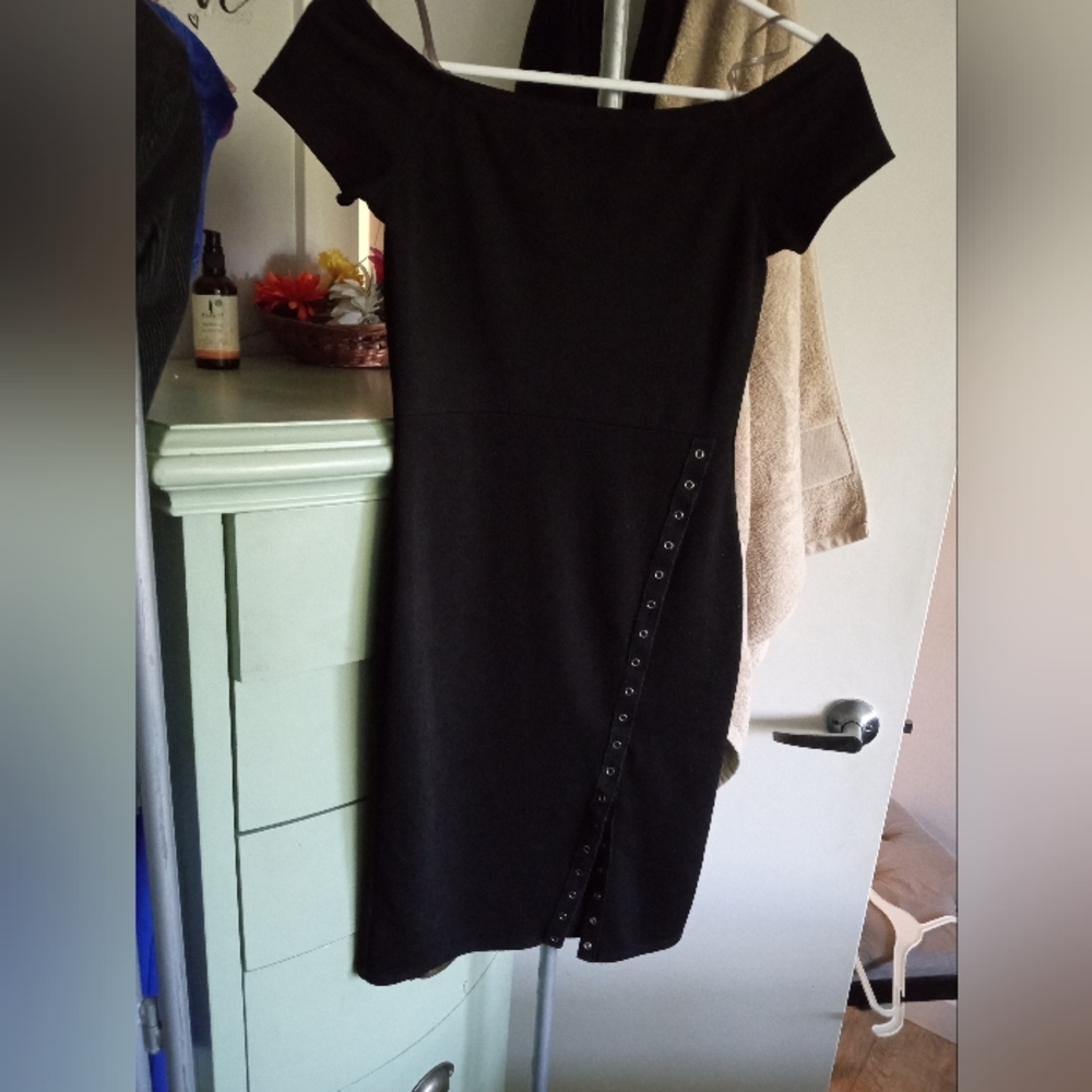 black sz small  short sleeve dress